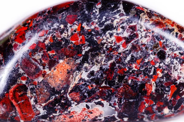 Mineralne leopard jaspis kamień makro na białym tle — Zdjęcie stockowe
