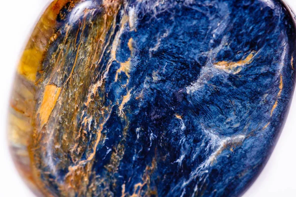 Pietra minerale macro Petersit PAR su sfondo bianco — Foto Stock