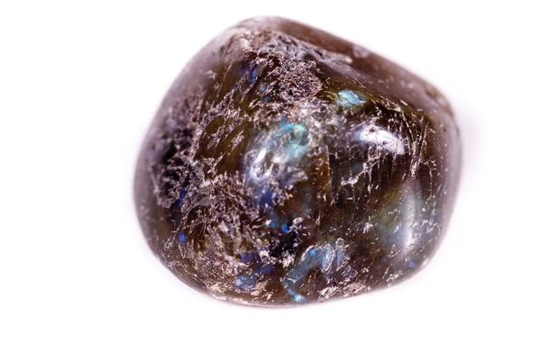 흰색 바탕에 매크로 미네랄 스톤 Labradorite — 스톡 사진