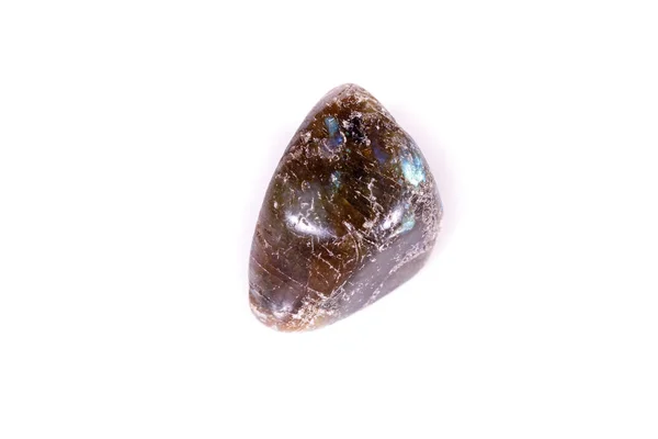 Pedra mineral macro Labradorite sobre fundo branco — Fotografia de Stock