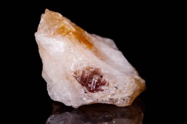 Makro mineral taş Citrine siyah arka plan üzerine