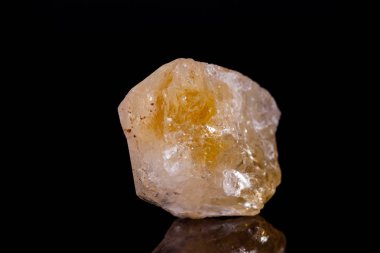 Makro mineral taş Citrine siyah arka plan üzerine