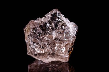 Makro mineral taş dumanlı kuvars Rauch topaz siyah arka plan üzerine