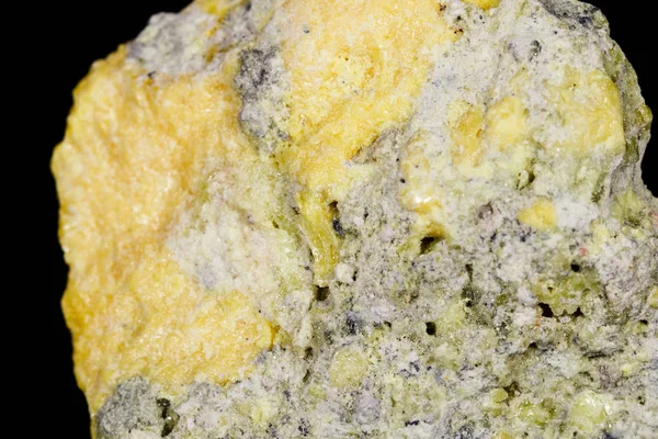 Макро мінеральний камінь Сірка на чорному тлі — стокове фото