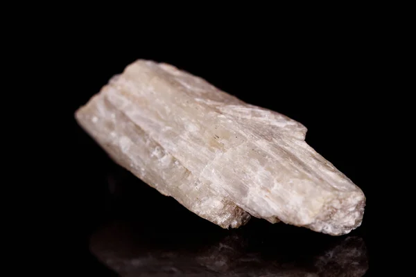 Makro Minerální kámen Orthoclase na černém pozadí — Stock fotografie