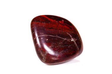 Beyaz arka plan üzerinde makro mineral taş Jasper