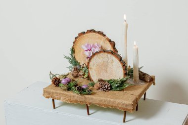 Taze çiçeklerin Noel kompozisyonu 