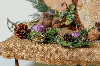 Taze çiçeklerin Noel kompozisyonu 