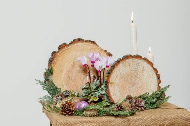 Taze çiçeklerin Noel kompozisyonu 