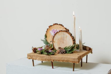 Taze çiçeklerin Noel kompozisyonu 