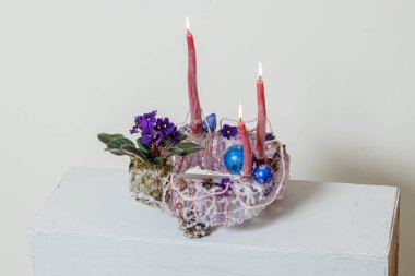 Taze çiçeklerin Noel kompozisyonu 