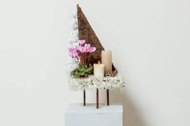 Taze çiçeklerin Noel kompozisyonu 