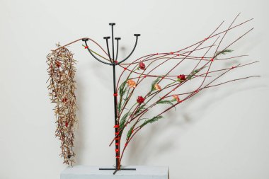 Taze çiçeklerin Noel kompozisyonu 