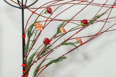 Taze çiçeklerin Noel kompozisyonu 