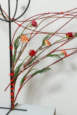 Taze çiçeklerin Noel kompozisyonu 