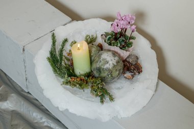 Taze çiçeklerin Noel kompozisyonu 