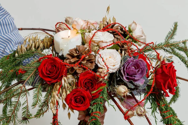 Kerst samenstelling van verse bloemen — Stockfoto