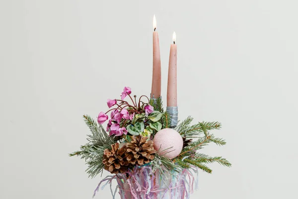 Kerst samenstelling van verse bloemen — Stockfoto