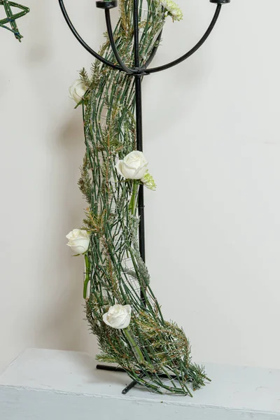 Taze çiçeklerin Noel kompozisyonu 