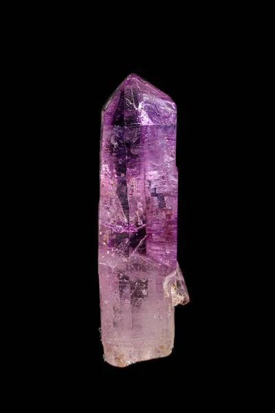 Macro mineral amethyst stone σε μαύρο φόντο — Φωτογραφία Αρχείου