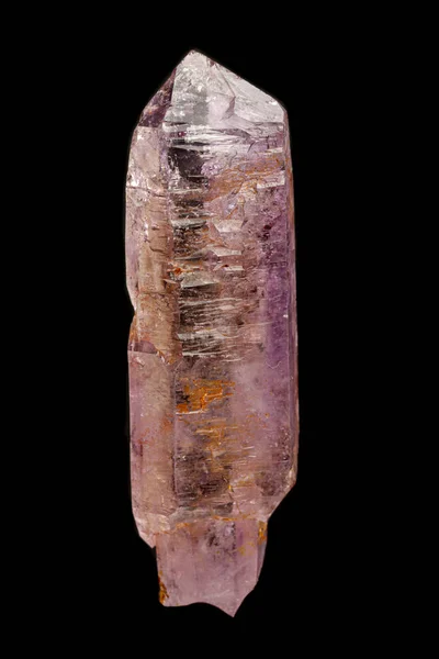 Makromineral Amethyst Stein auf schwarzem Hintergrund — Stockfoto