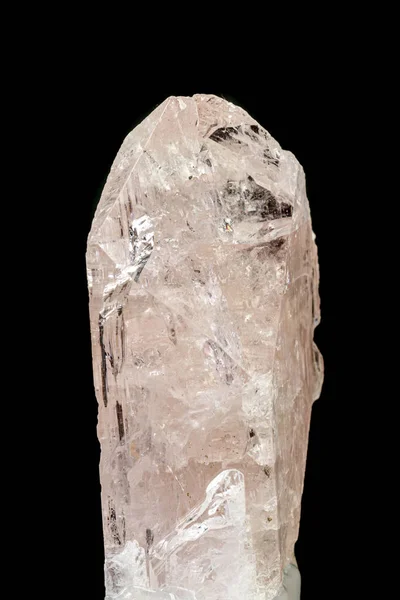 Макро мінеральний камінь Данбуріт на чорному тлі — стокове фото