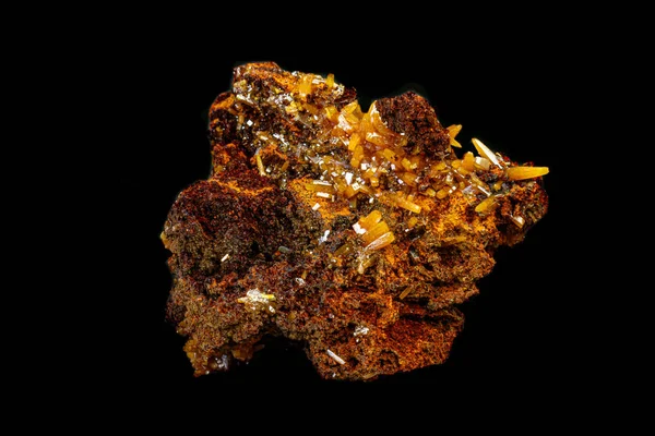 Makro minerální Wulfenite kámen na černém pozadí — Stock fotografie