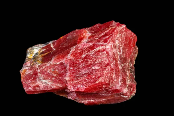 Siyah zemin üzerinde makro mineral Rhodonite taşı — Stok fotoğraf