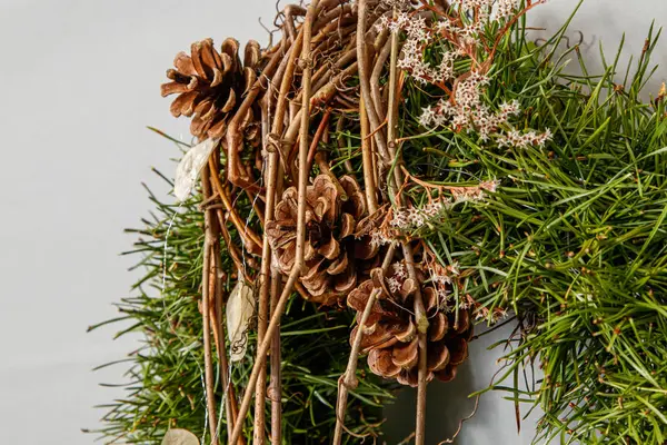 Рождественская композиция Венок ветвей елки — стоковое фото