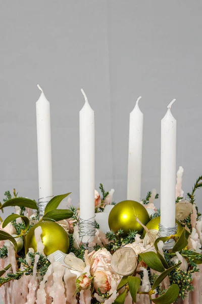 Composição de Natal de flores e decorações de Natal — Fotografia de Stock
