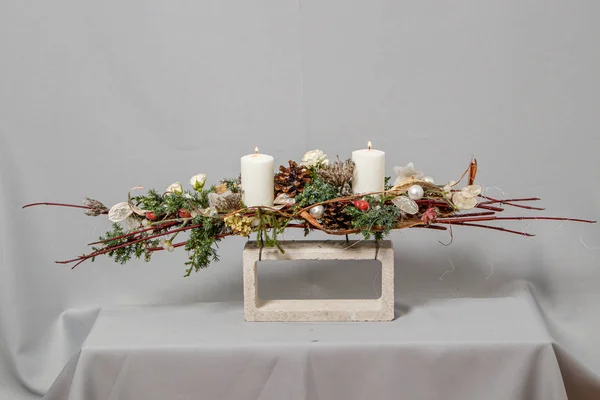 Christmas composition of flowers and Christmas decorations — Stock Photo, Image