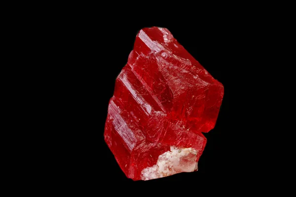 Siyah arka planda makro mineral taşı Rhodochrosite — Stok fotoğraf