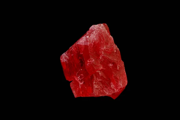 Makro kamień mineralny Rodochrozyt na czarnym tle — Zdjęcie stockowe
