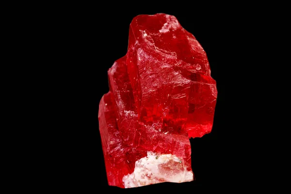 Siyah arka planda makro mineral taşı Rhodochrosite — Stok fotoğraf