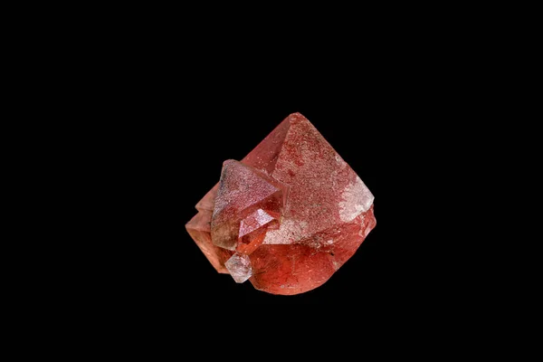 Macro minerale steen roze fluoriet op een zwarte achtergrond — Stockfoto