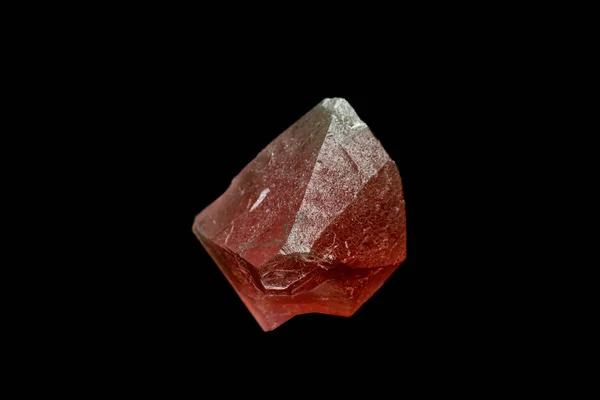 Μακροεντολή ορυκτό πέτρα ροζ φθορίτη σε μαύρο φόντο — Φωτογραφία Αρχείου