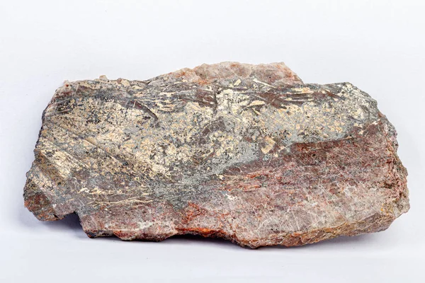 Piedra de bismuto mineral macro en Hartenstein schacht en la espalda blanca —  Fotos de Stock