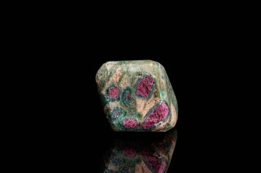 makro mineral taş yakut yakut siyah arkaplan 