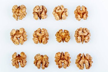 Makro juglandaceae fındığı, beyaz arka planda ceviz. 