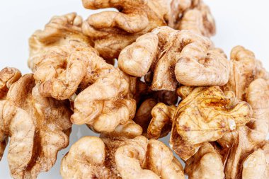 Makro juglandaceae fındığı, beyaz arka planda ceviz. 