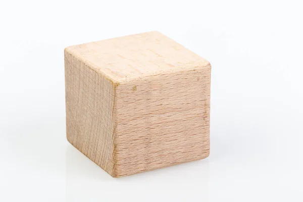 Holzwürfel auf weißem Hintergrund — Stockfoto