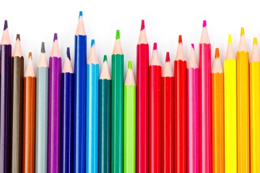 beyaz arkaplandaki makro renkli kalemler