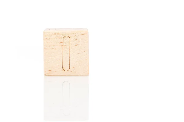 Holzwürfel mit Buchstaben I auf weißem Hintergrund — Stockfoto