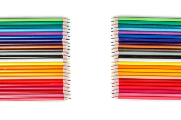 Lápis multicoloridos em uma fileira — Fotografia de Stock