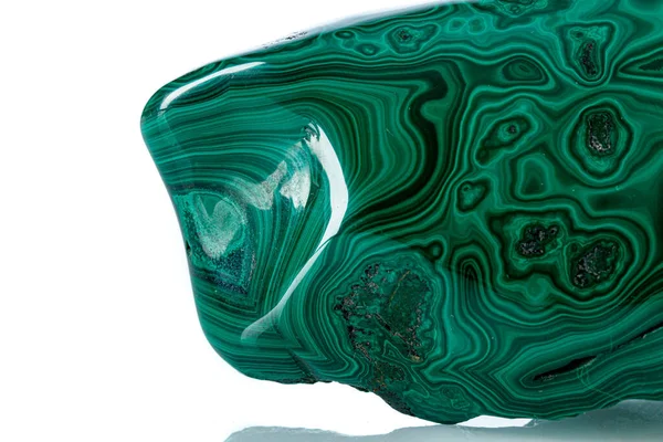 Pietra Macrominerale Malachite Sfondo Bianco Primo Piano — Foto Stock