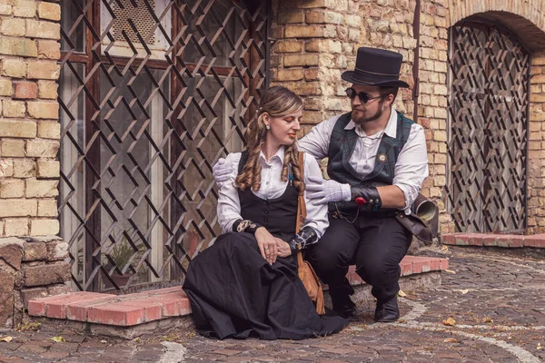 Belle Fille Avec Mec Couple Amoureux Vêtements Steampunk Gros Plan — Photo