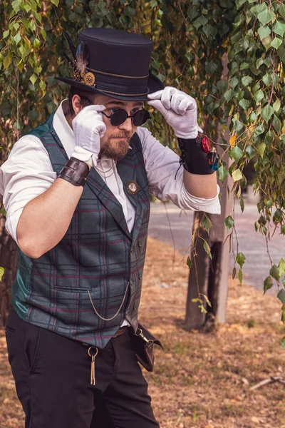 Bel Homme Dans Steampunk Vêtements Fermer — Photo