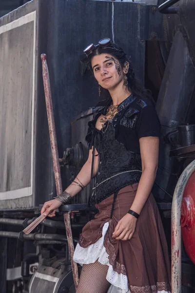 Belle Fille Vêtements Steampunk Sur Fond Train Gros Plan — Photo