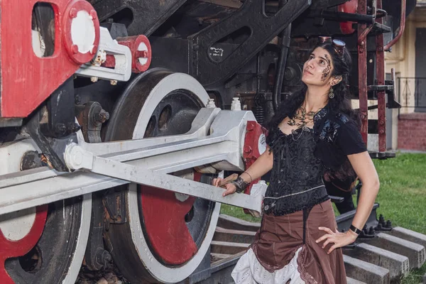 Belle Fille Vêtements Steampunk Sur Fond Train Gros Plan — Photo