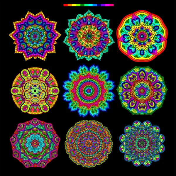 Uppsättning av 9 rainbow palett mandalas Royaltyfria Stockvektorer